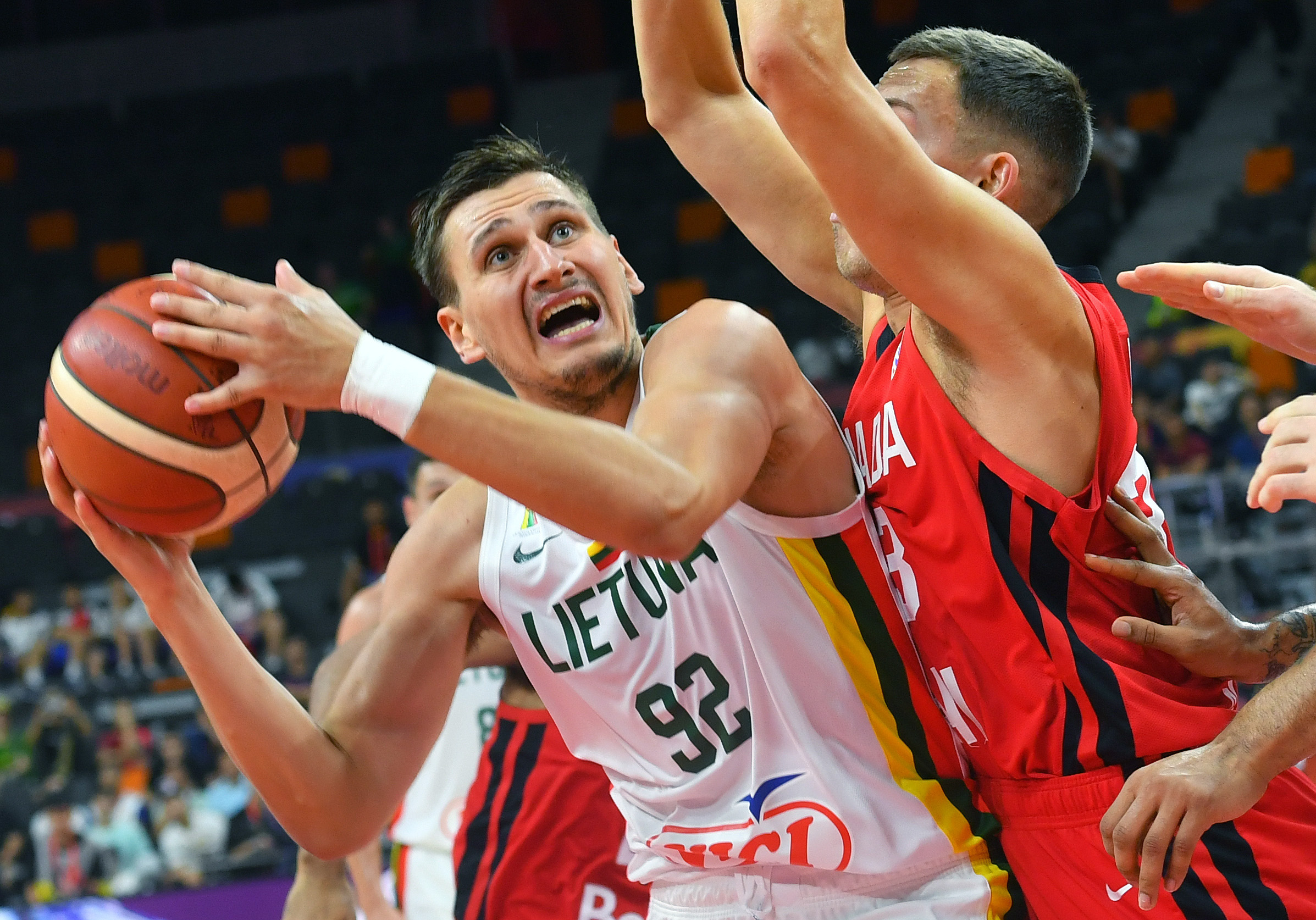 关于罗马尼亚快速击败立陶宛，预定出线资格的信息