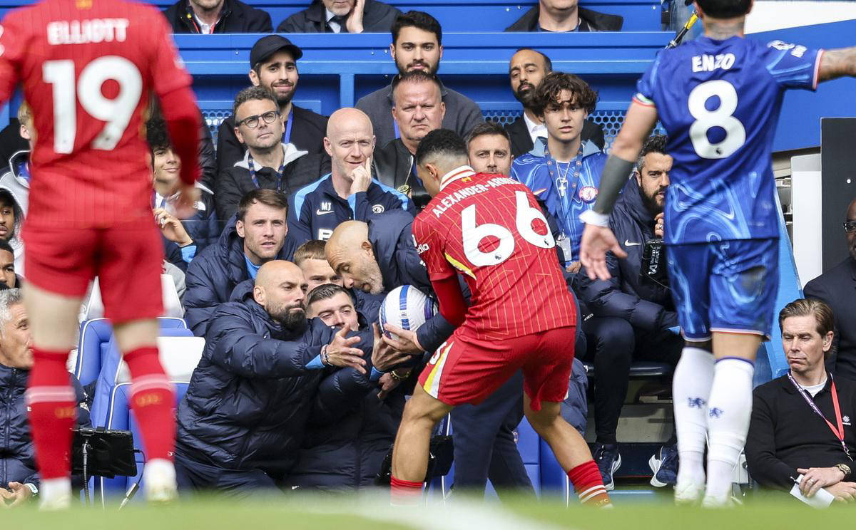 关于瑞典球员士气低迷，领队遭质疑的信息