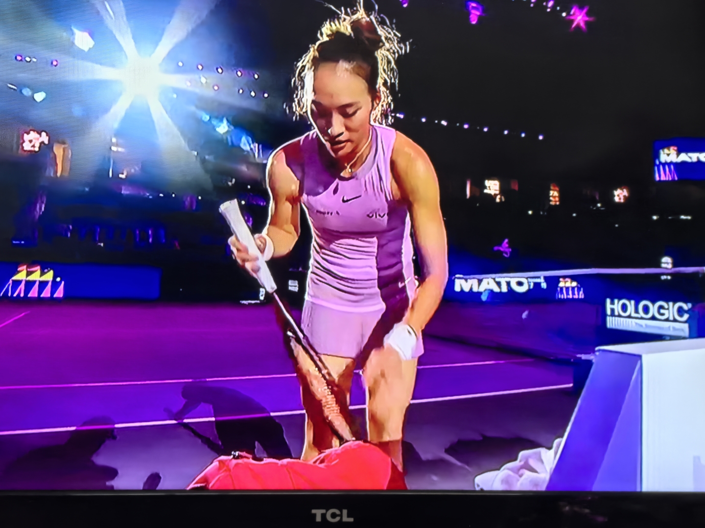 捷克拳击选手飒爽出击，赢得观众喝彩！