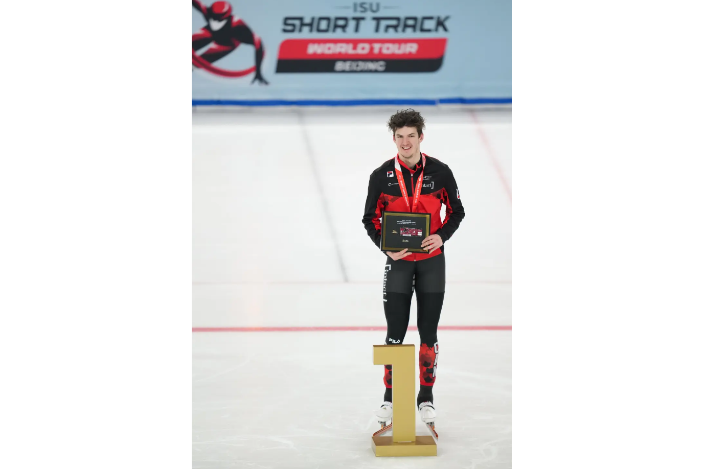 塞内加尔滑雪选手清风拂面，速度飞驰！