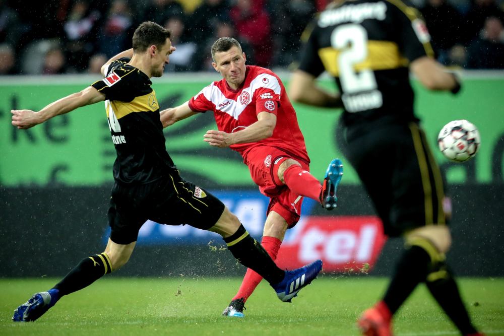 关于卡尔斯鲁厄赢得比赛，豪取胜利继续前行的信息