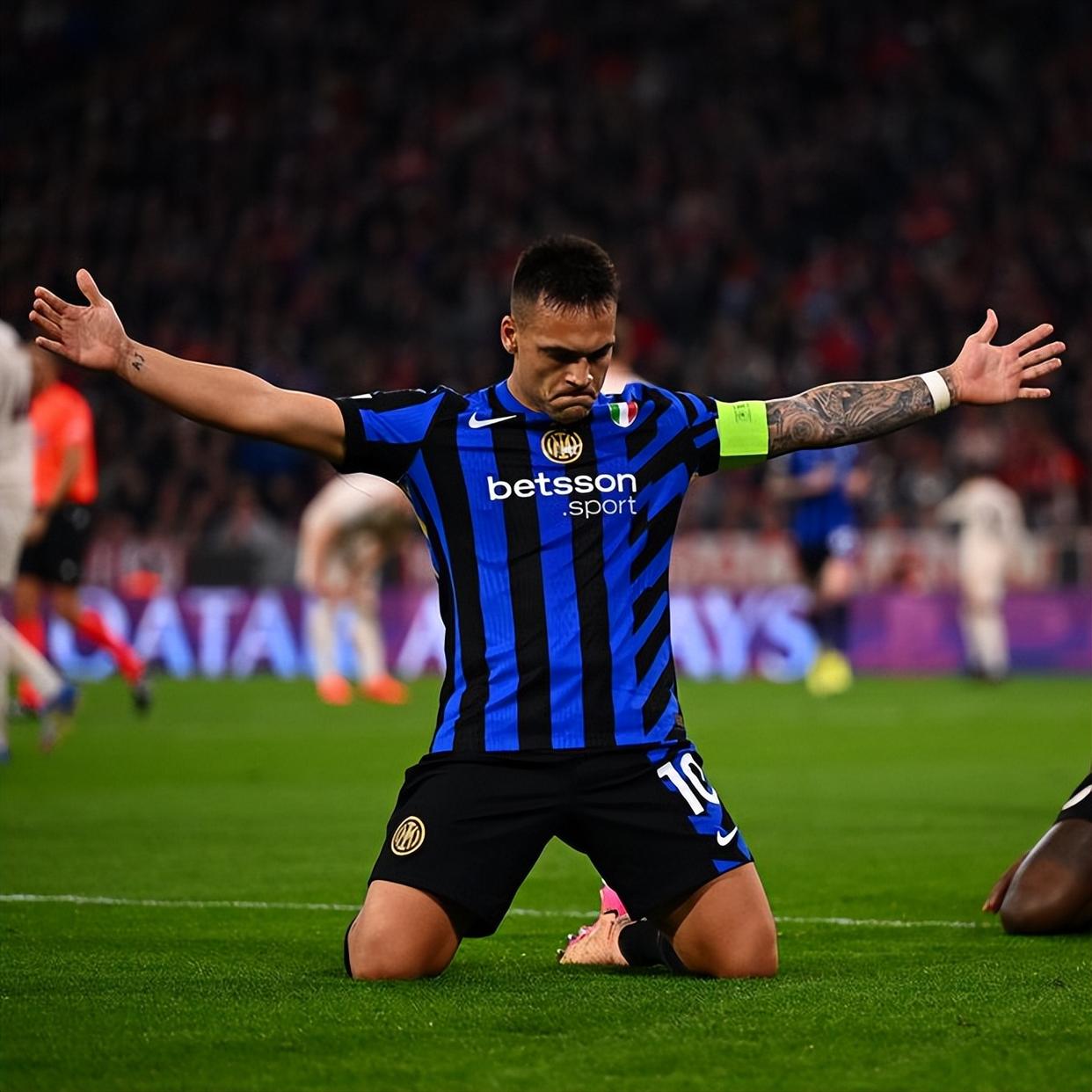 包含国米头球破门+点球绝杀，曼联遭遇联赛三连败的词条