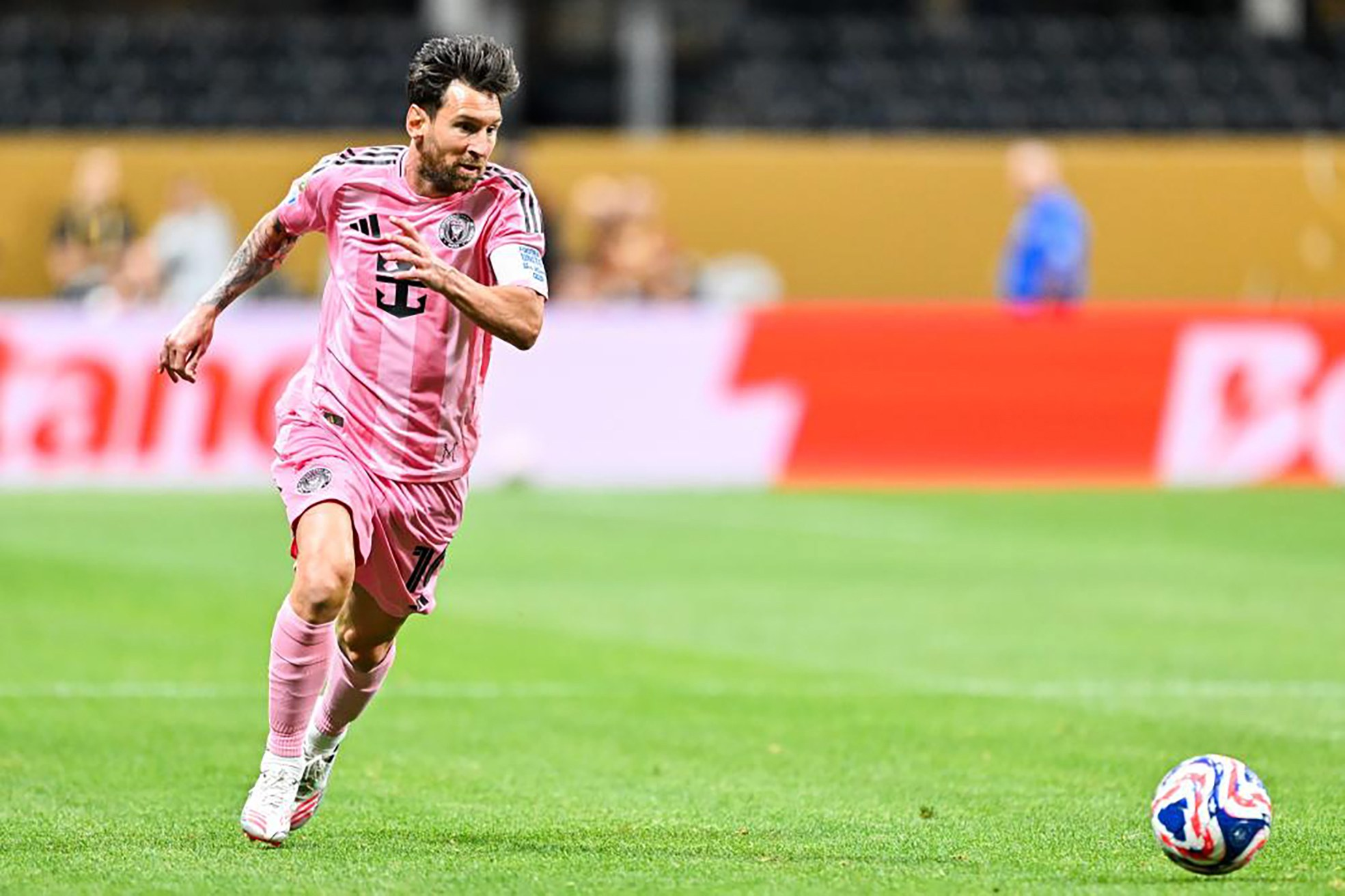 关于梅西爆冷击败巴塞罗那，赛事规则更新引爆全场！的信息