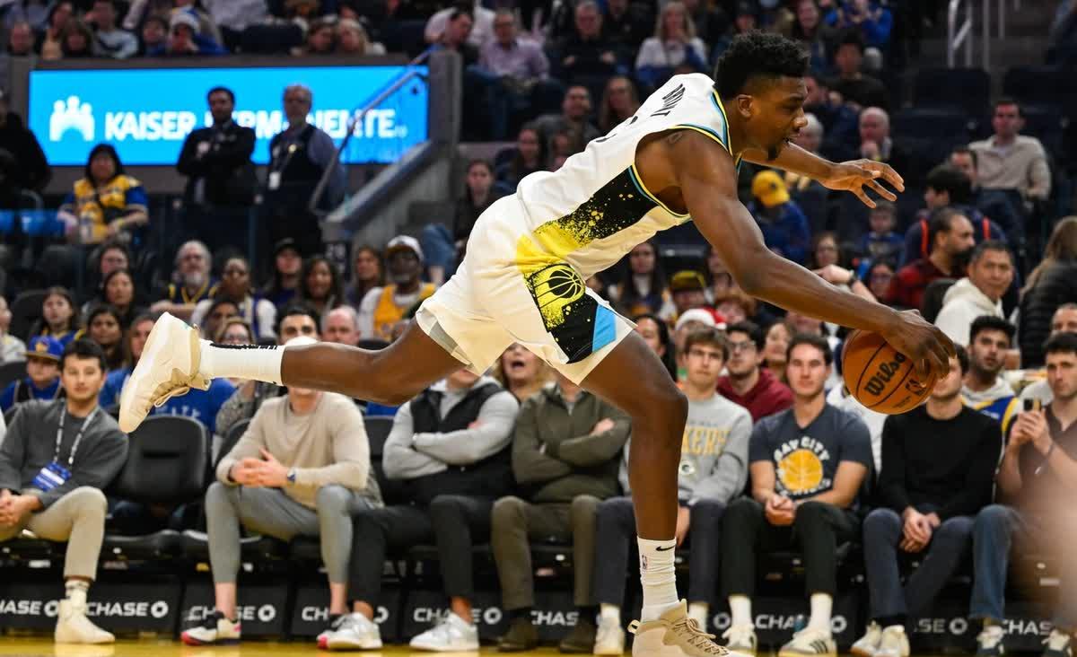 西亚卡姆关键节点绝杀，勇士带队取胜！的简单介绍